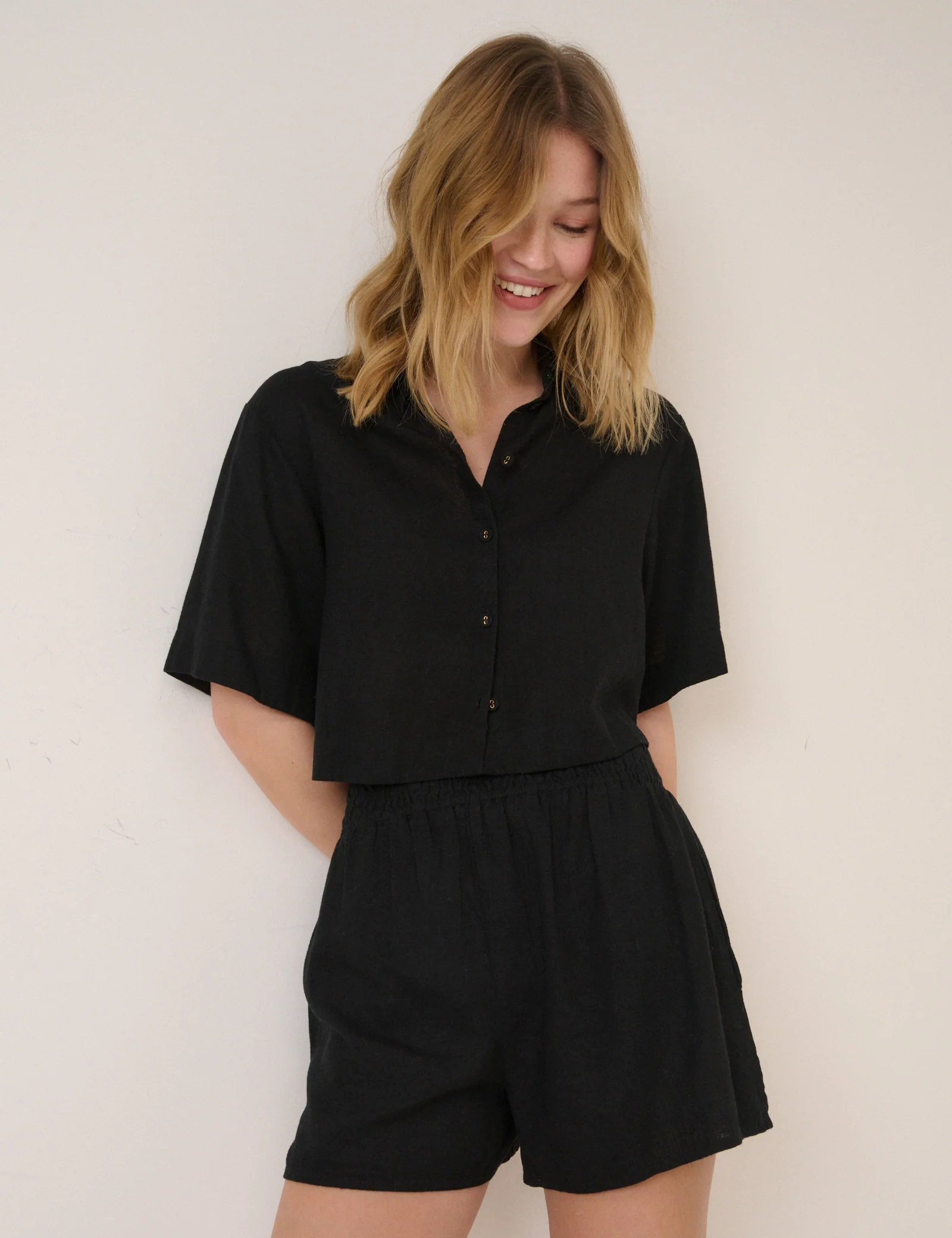 Black Linen-Blend Cropped Shirt - Image 2