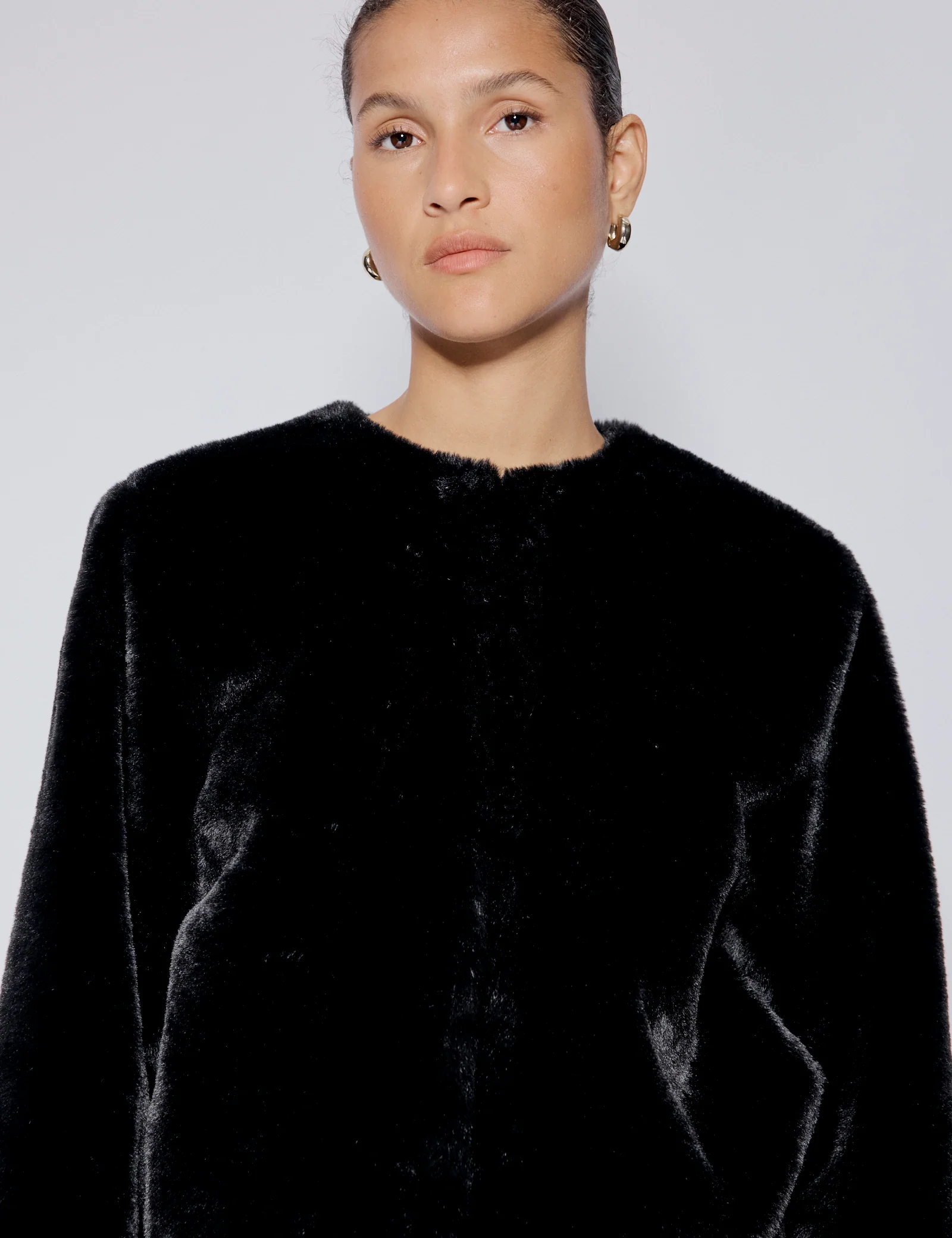 Black Faux Fur Cropped Jacket - Image 4