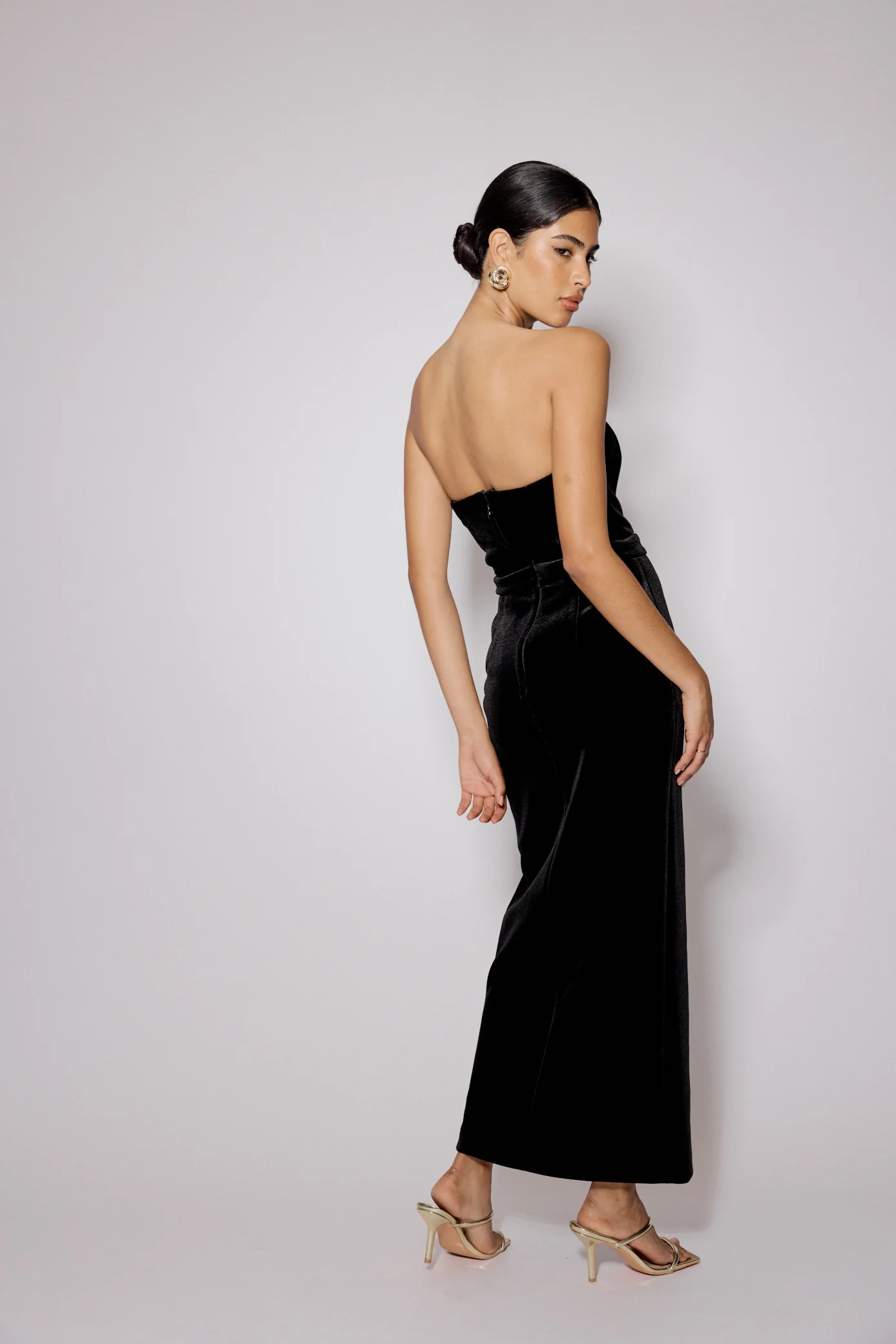 Black Sweetheart Bandeau Velvet Nola Midi Dress - Image 5