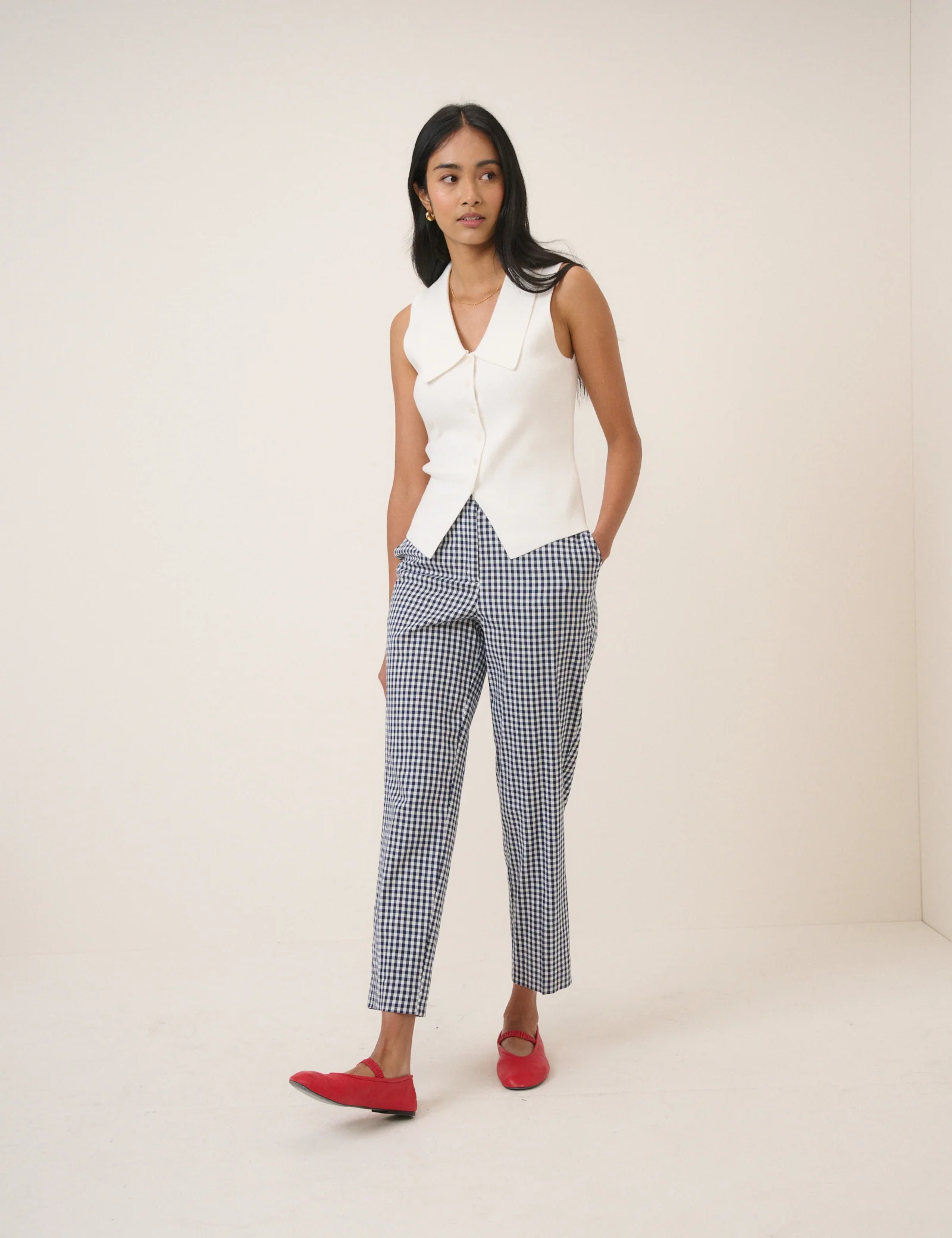 White Collared Knitted Waistcoat - Image 2