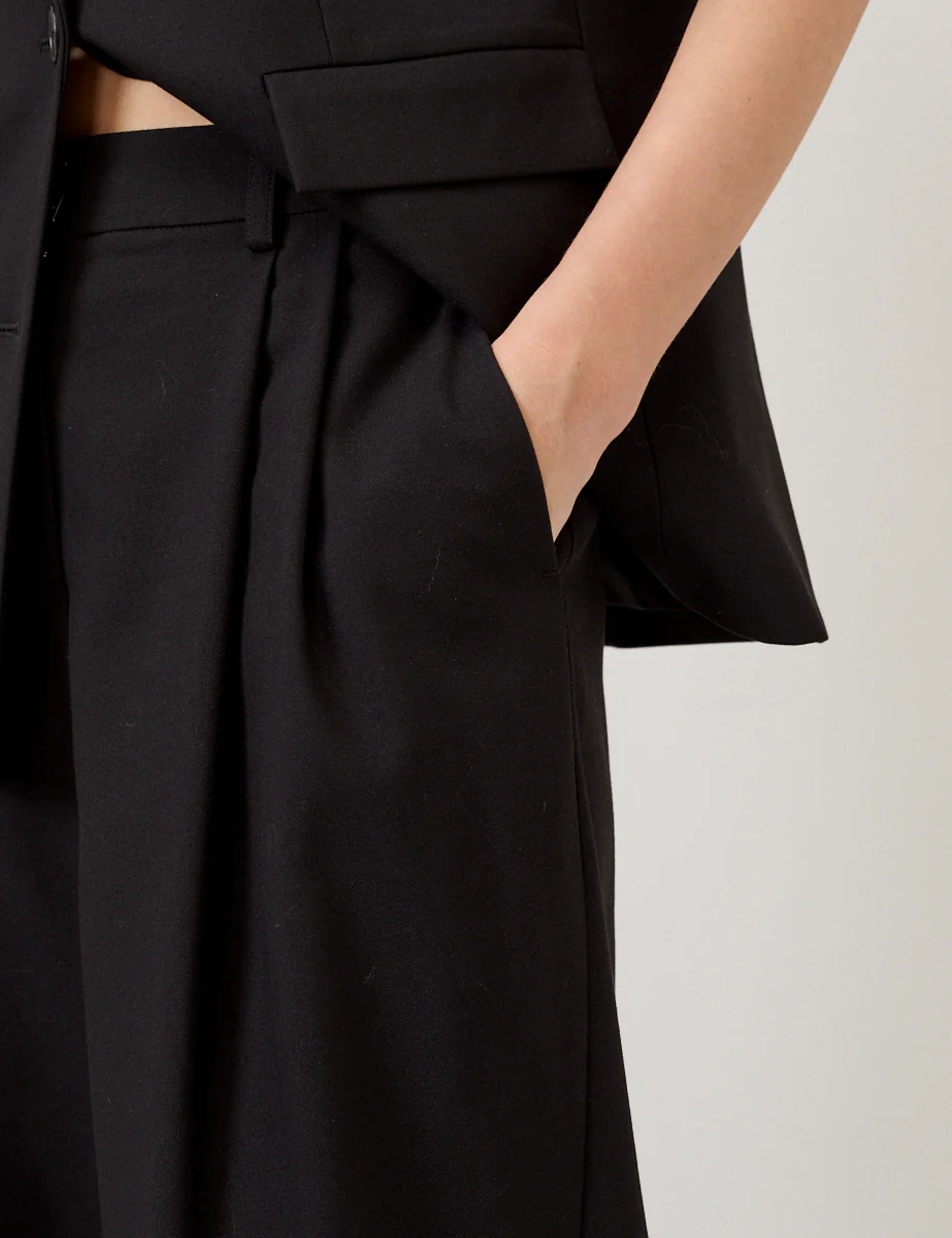 Black Pleated Wide Leg Trousers - Image 3