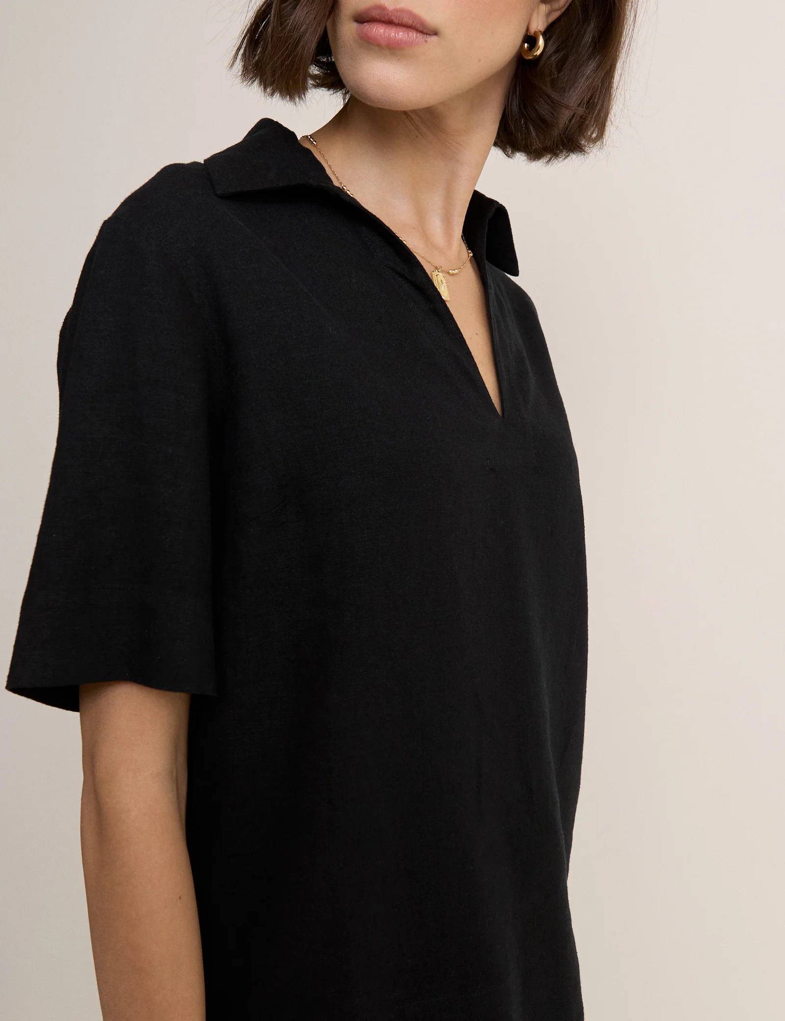 Black Gale Collared Linen T-Shirt - Image 4