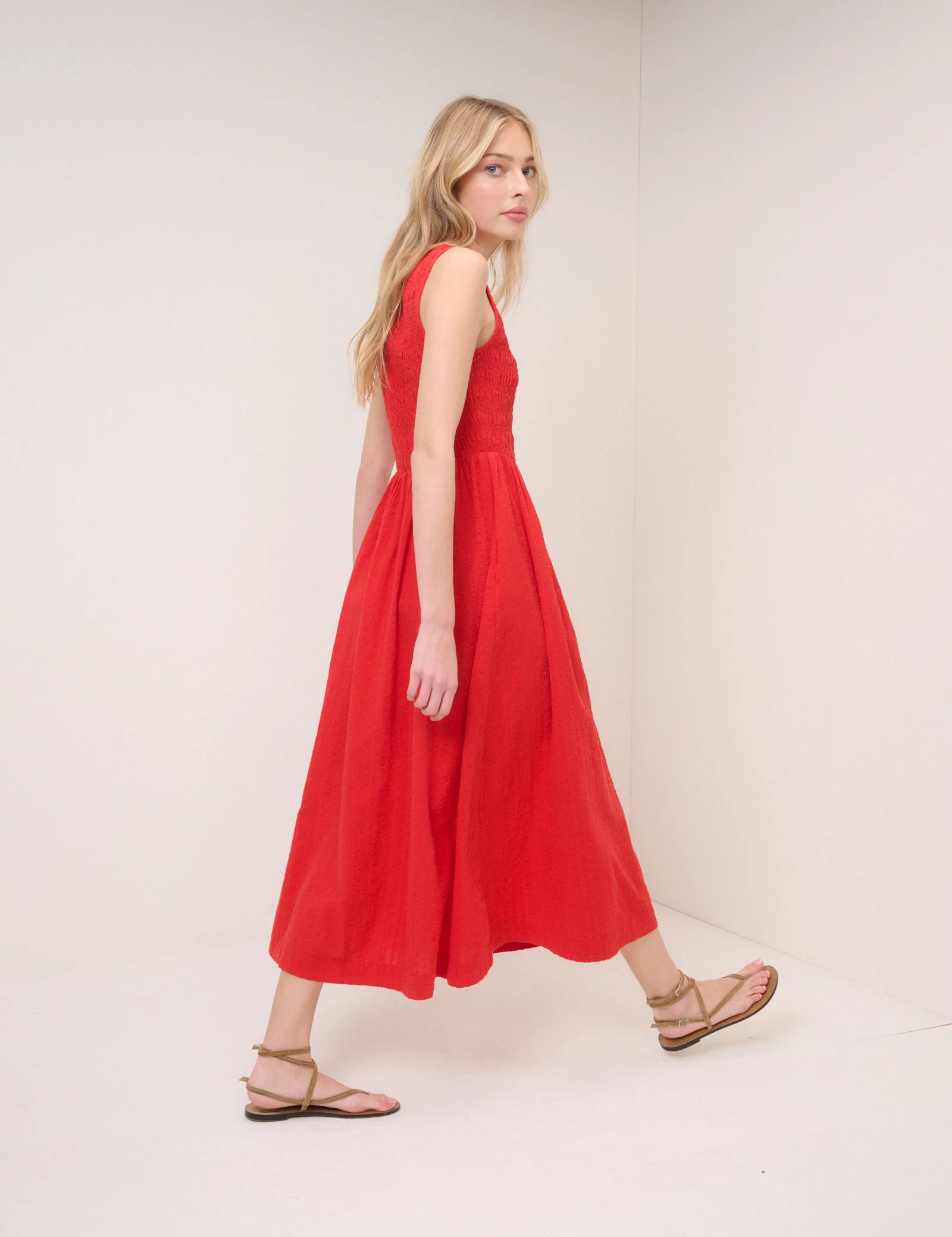 Red Shirred Sleeveless Kinsley Midi Dress - Image 5
