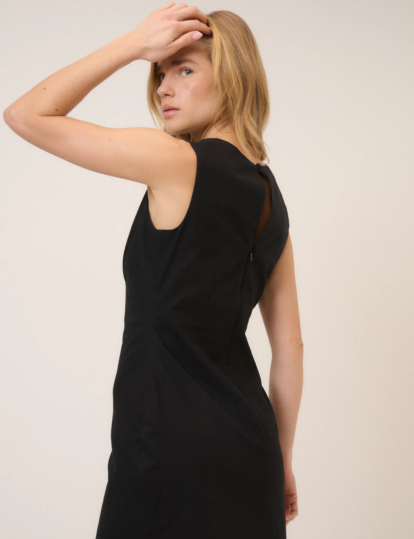 Black Sleeveless Vicky Mini Dress - Image 2
