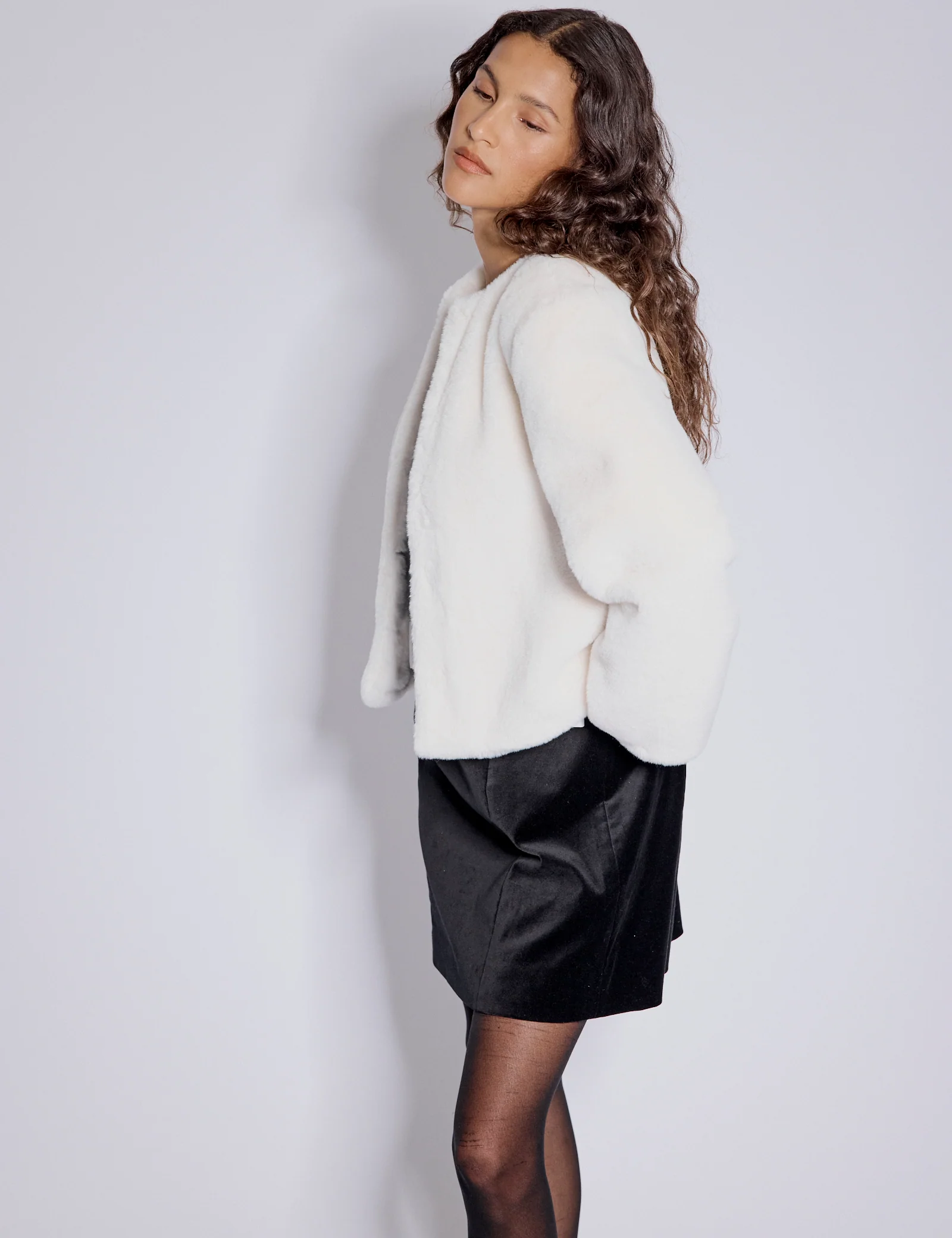 White Faux Fur Cropped Jacket - Image 4